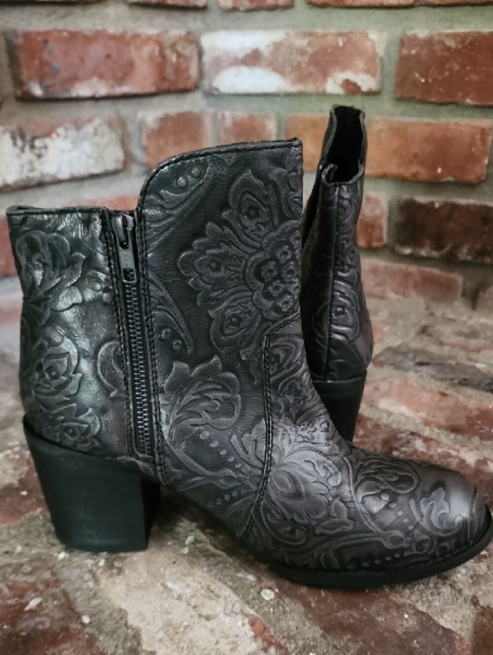 Sterling River Brown Embossed Floral Western Ankle Boots Size 9 - Picture 5 of 8